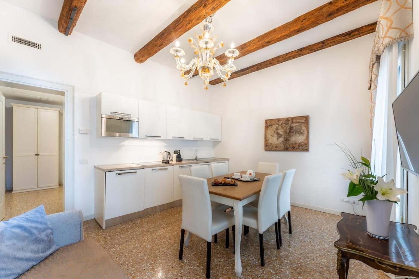 Apartamento Superior com 3 Quartos e Terraço - Pisos Separados